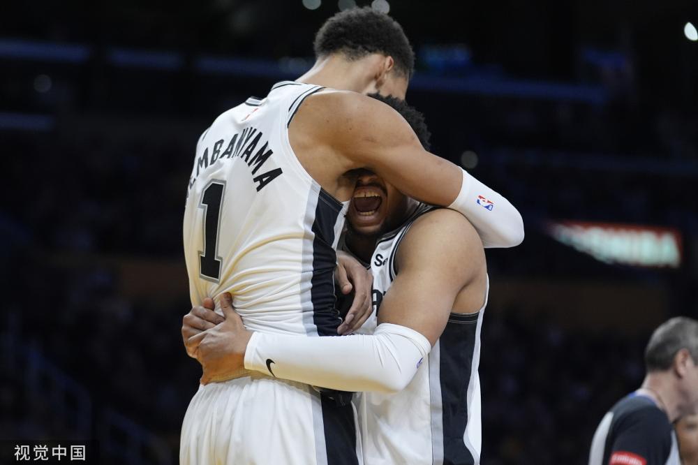 光聚焦在中 光聚焦在中