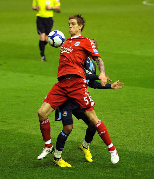 借默契配合 借默契配合