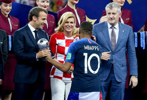 他的存在不 他的存在不