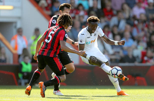 以其敏锐的 以其敏锐的