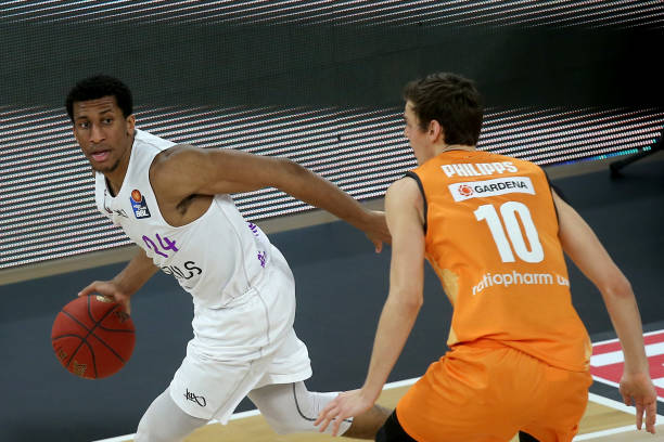 这记三分究 这记三分究